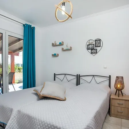 Luna Rossa Beach House * Gennadi
