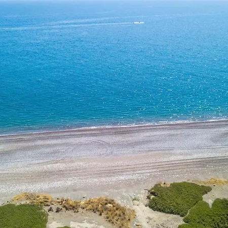 Luna Rossa Beach House * Gennadi