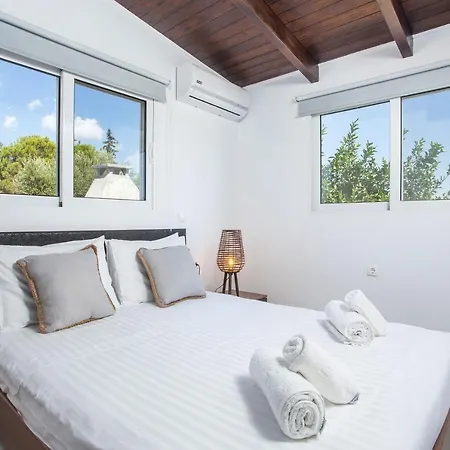 Luna Rossa Beach House *