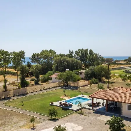 Luna Rossa Beach House * Gennadi