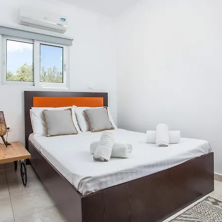 Luna Rossa Beach House * Gennadi