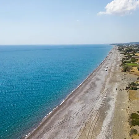 Luna Rossa Beach House *