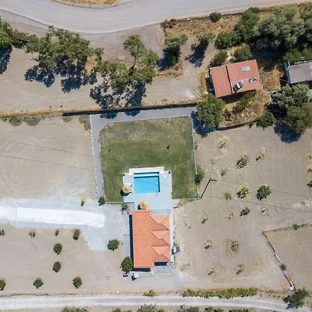 Luna Rossa Beach House Villa